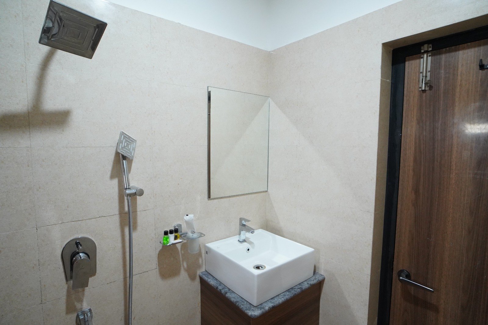 Suite Room Bathroom